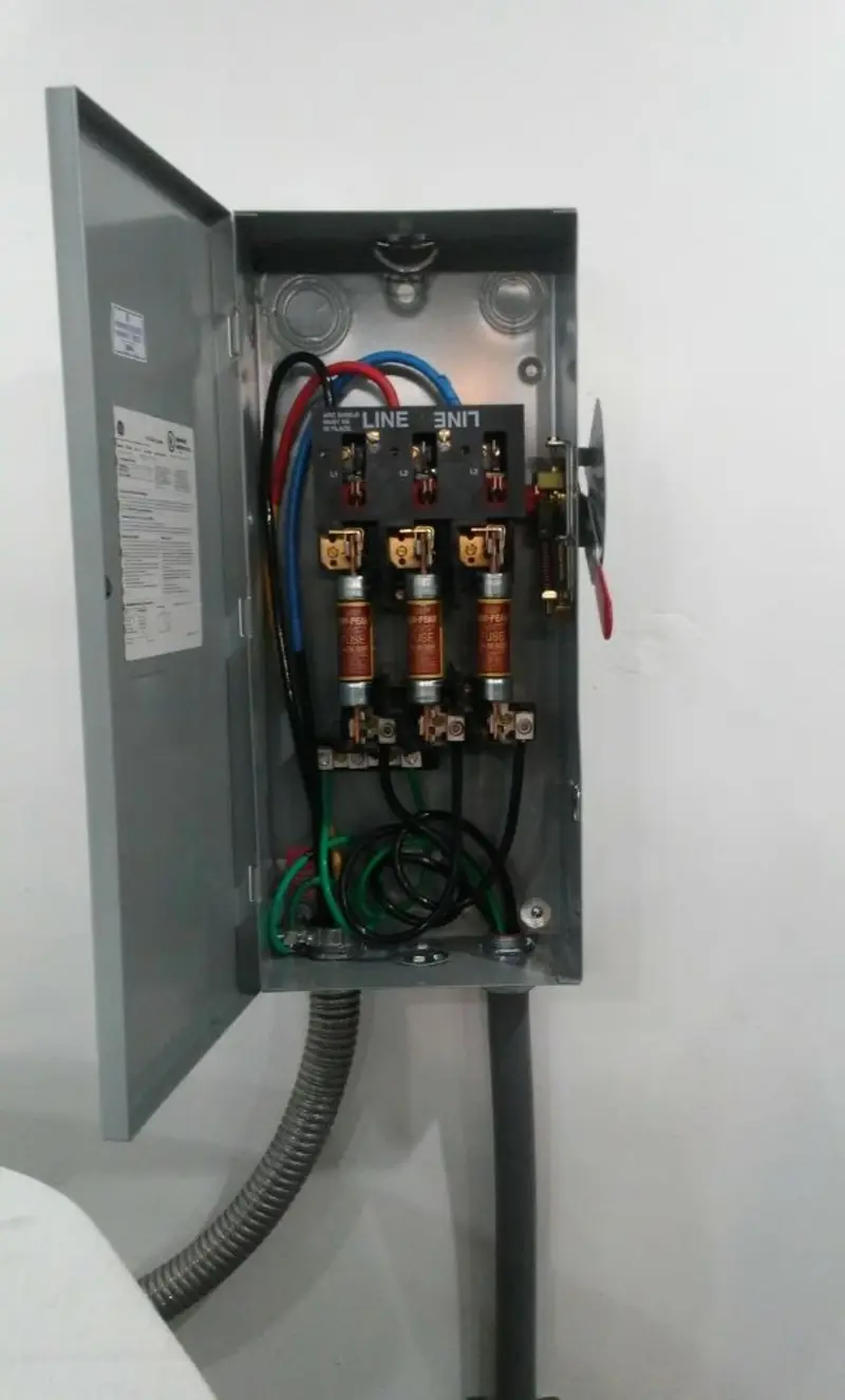 Three-phase disconnect switch installed for Smoke Detector Installation in Half Moon